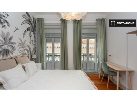 Pokój do wynajęcia w 6-pokojowym mieszkaniu w Baixa w… - Do wynajęcia