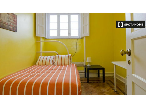 Zimmer zu vermieten in 6-Zimmer-Wohnung in Graça, Lissabon - Zu Vermieten
