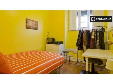 Zimmer zu vermieten in 6-Zimmer-Wohnung in Graça, Lissabon - Zu Vermieten