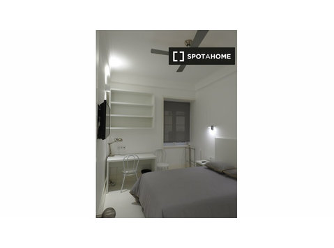 Room for rent in 6-bedroom apartment in Lisbon - Izīrē