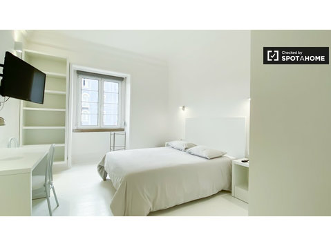 Room for rent in 6-bedroom apartment in Lisbon - 임대