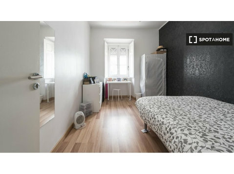 Room for rent in 6-bedroom apartment in Lisbon - Te Huur