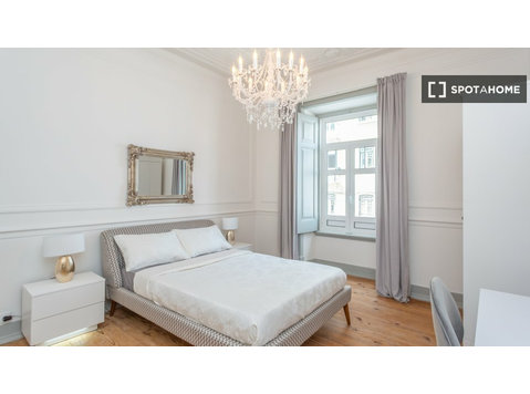 Zimmer zu vermieten in 6-Zimmer-Wohnung in Lissabon - Zu Vermieten