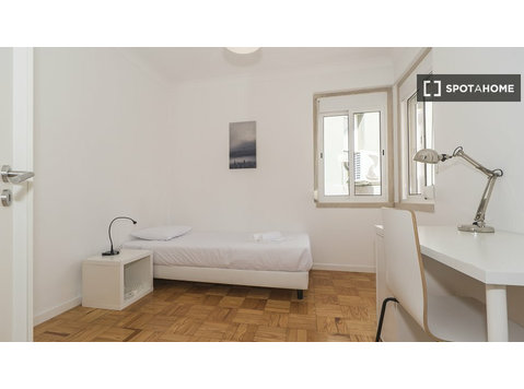 Zimmer zu vermieten in 6-Zimmer-Wohnung in Lissabon - Zu Vermieten