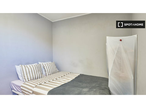 Zimmer zu vermieten in 6-Zimmer-Wohnung in Marvila, Lissabon - Zu Vermieten