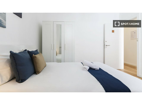 Zimmer zu vermieten in 6-Zimmer-Wohnung in Pena, Lissabon - Zu Vermieten