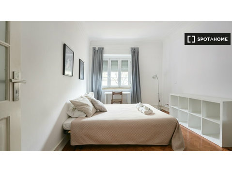 Room for rent in 7-bedroom apartment in Areeiro, Lisbon - เพื่อให้เช่า