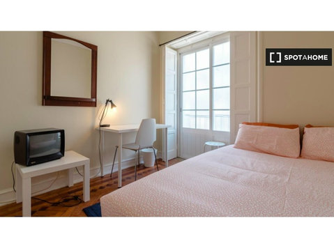 Zimmer zu vermieten in 7-Zimmer-Wohnung in Arroios, Lissabon - Zu Vermieten