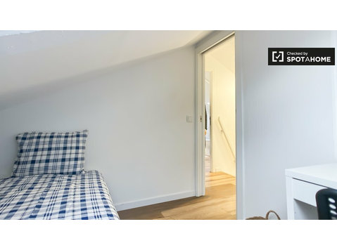 Room for rent in 7-bedroom apartment in Benfica, Lisbon - Te Huur