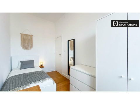Pokój do wynajęcia w mieszkaniu z 7 sypialniami w Conde… - Do wynajęcia