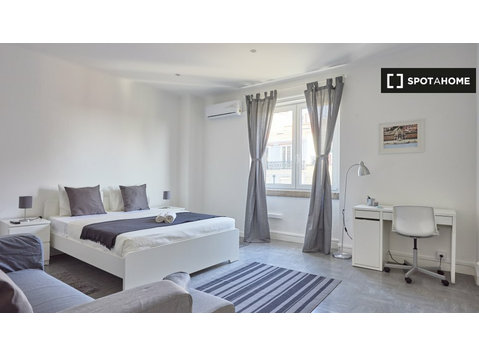 Quarto para alugar em apartamento de 7 quartos em Lisboa - Aluguel