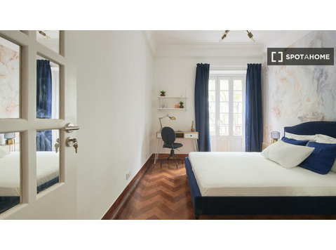 Room for rent in 7-bedroom apartment in Lisbon - For Rent