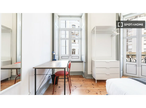 Chambre à louer dans un appartement de 7 chambres à Lisbonne - À louer