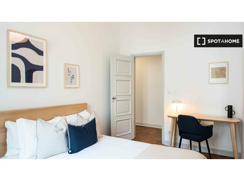 Quarto para alugar em apartamento de 7 quartos em Lisboa - Aluguel