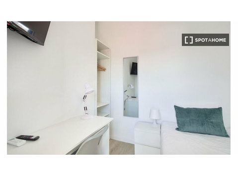 Zimmer zu vermieten in 7-Zimmer-Wohnung in Santa Cruz,… - Zu Vermieten