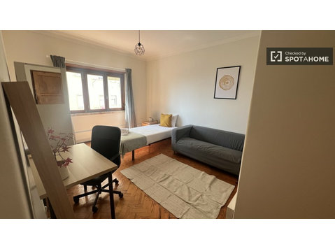 Room for rent in 8-bedroom apartment in Alfama, Lisbon - เพื่อให้เช่า