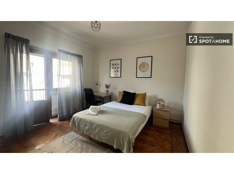 Lizbon Alfama'da 8 yatak odalı dairede kiralık oda - Kiralık