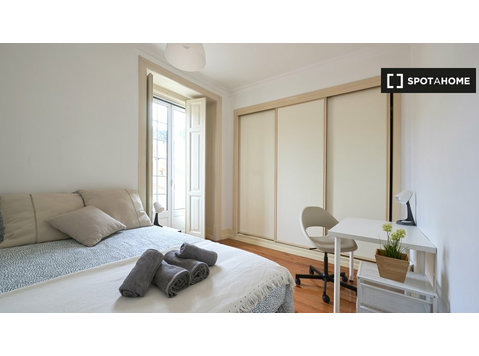 Room for rent in 8-bedroom apartment in Lisbon - Cho thuê