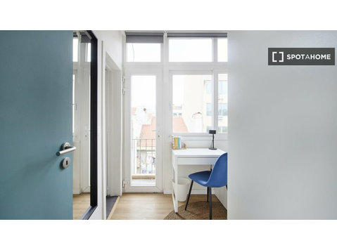 Aluga-se quarto em apartamento de 8 quartos em Santa Cruz,… - Aluguel