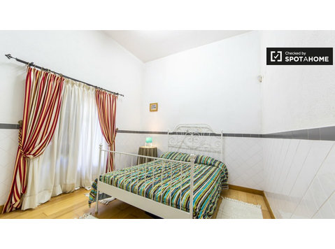 Quarto para alugar em casa de 8 quartos em Sintra, Lisboa - Aluguel