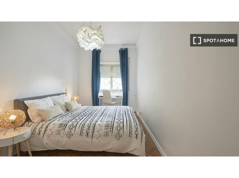 Room for rent in 9-bedroom apartment in Lisbon - 出租
