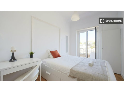 Zimmer zu vermieten in 9-Zimmer-Wohnung in Lissabon,… - Zu Vermieten