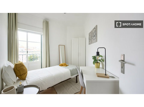 Aluga-se quarto em apartamento de 9 quartos em Santa Cruz,… - Aluguel