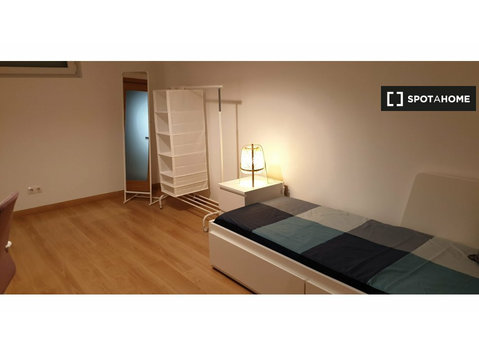 Zimmer zu vermieten in Azul, Lissabon - Zu Vermieten