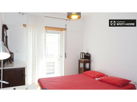Zimmer zu vermieten in Costa da Caparica, Lissabon - Zu Vermieten