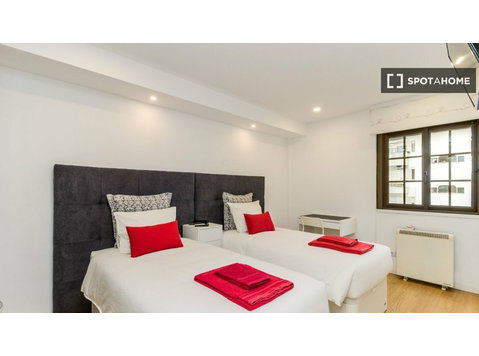 Aluga-se quarto num apartamento de 4 quartos em Alfragide - Aluguel