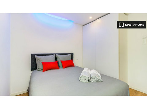 Aluga-se quarto num apartamento de 4 quartos em Alfragide - Aluguel