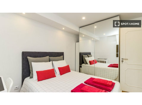 Aluga-se quarto num apartamento de 4 quartos em Alfragide - Aluguel