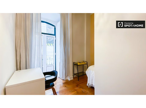 Zimmer zu vermieten in einem Coliving in Arroios, Lissabon - Zu Vermieten