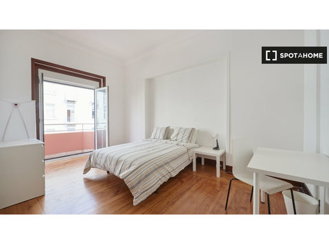 Room for rent in a Coliving in Avenidas Novas, Lisbon - For Rent