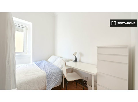 Room for rent in a Coliving in Avenidas Novas, Lisbon - Аренда