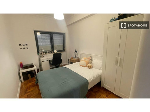 Room for rent in a residence in Bairro Do Rego, Lisbon - Te Huur