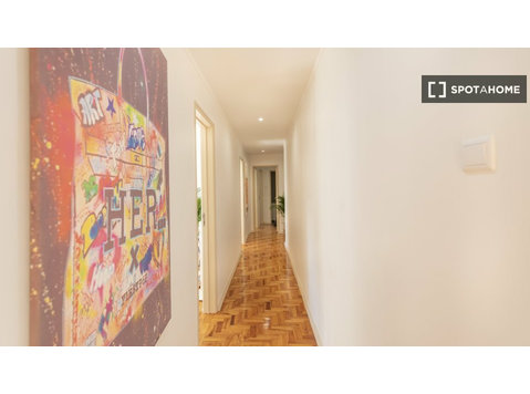 Chambre à louer dans une résidence à Bairro Do Rego,… - À louer