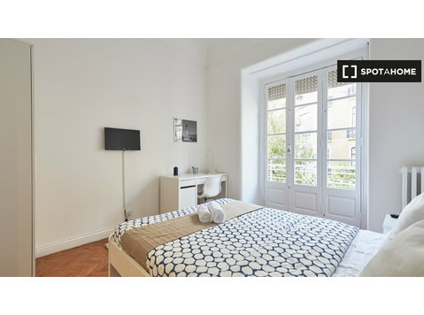 Chambre à louer dans une résidence à Santo António, Lisbonne - À louer