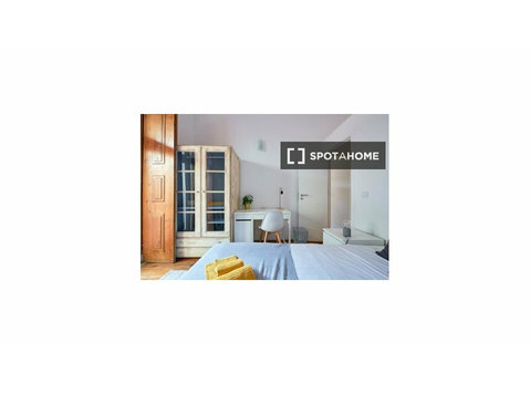Chambre à louer dans un appartement partagé, Lisbonne. - À louer
