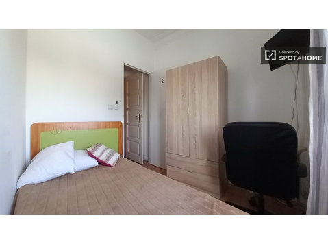Aluga-se quarto em apartamento partilhado na Amadora - Aluguel