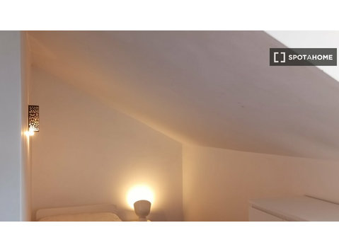 Chambre à louer dans un appartement partagé à Oeiras - À louer