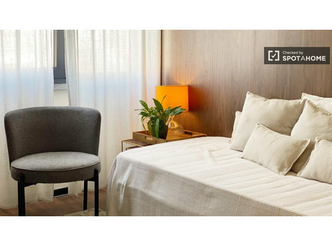 Habitación en alquiler en piso compartido en Parede - Alquiler