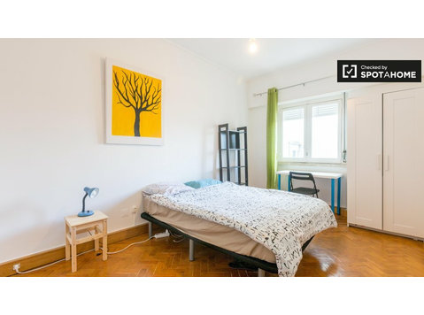 Habitación en el apartamento de 3 dormitorios São Domingos… - Alquiler
