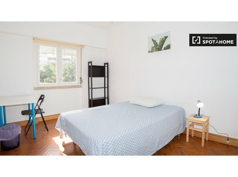 Pokój w apartamencie z 3 sypialniami São Domingos de… - Do wynajęcia