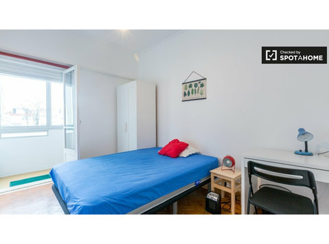 Habitación en el apartamento de 3 dormitorios São Domingos… - Alquiler