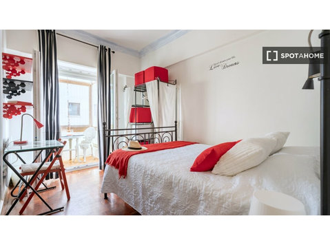 Room in 4-bedroom apartment in Picoas, Lisboa - Til Leie