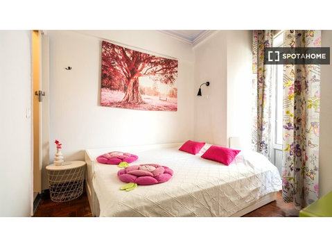 Picoas, Lisboa'da 4 yatak odalı dairede oda - Kiralık