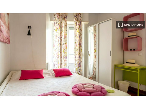 Picoas, Lisboa'da 4 yatak odalı dairede oda - Kiralık