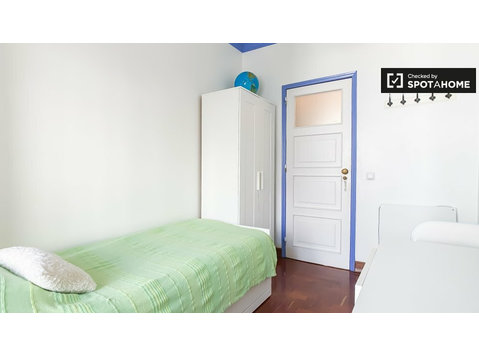 Picoas, Lisboa'da 4 yatak odalı dairede oda - Kiralık