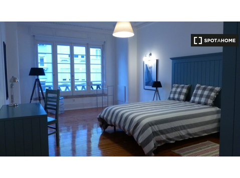 Room in 6-bedroom apartment in Avenidas Novas, Lisbon - Til Leie